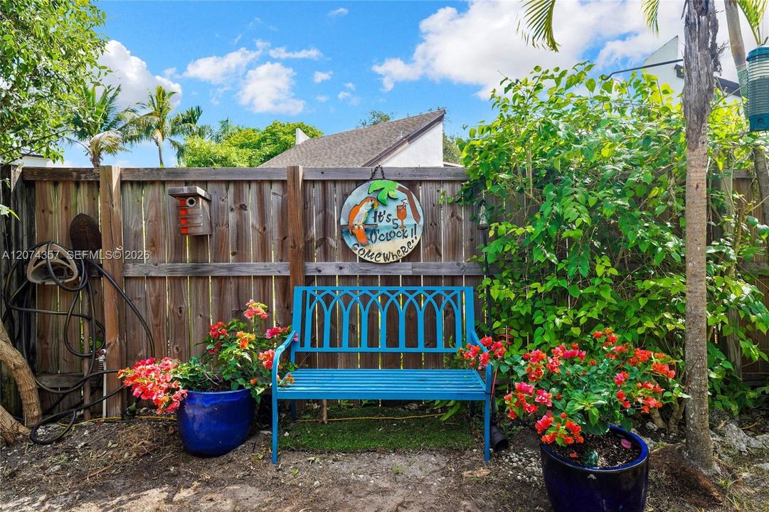 For Sale: $470,000 (2 beds, 2 baths, 915 Square Feet)