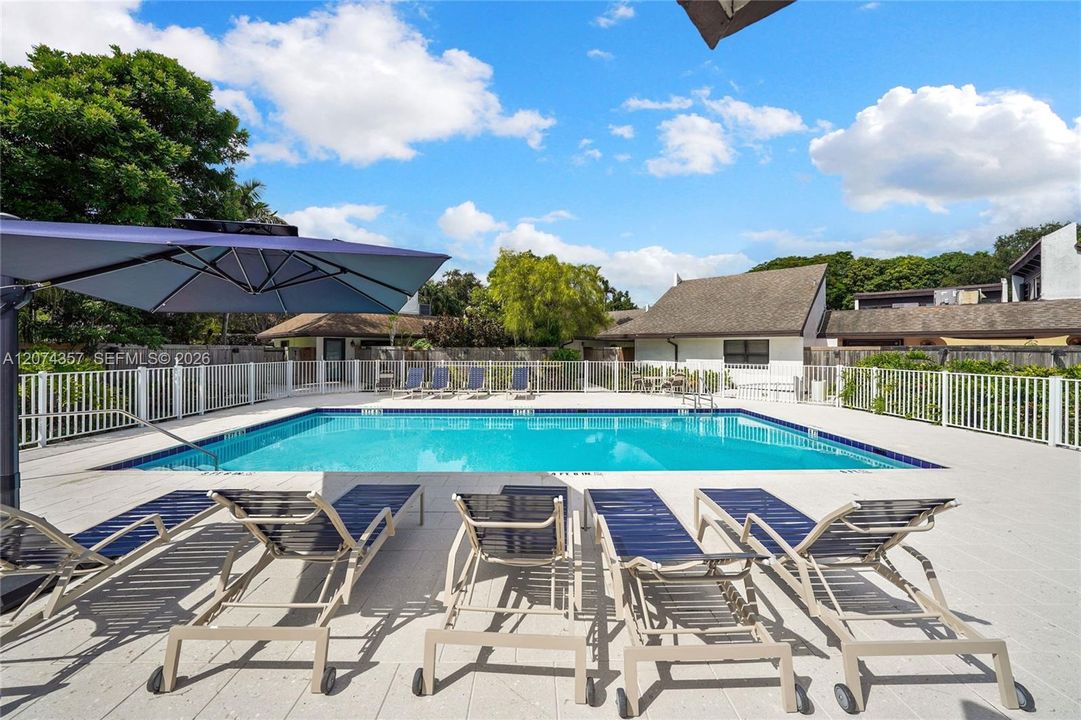 For Sale: $470,000 (2 beds, 2 baths, 915 Square Feet)
