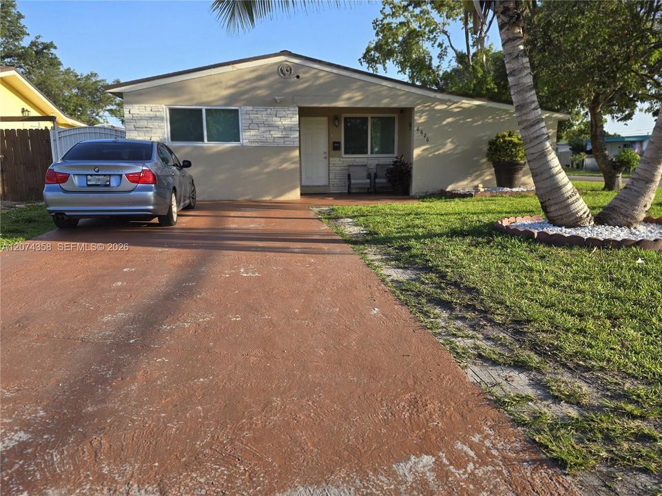 For Sale: $575,000 (3 beds, 2 baths, 1530 Square Feet)