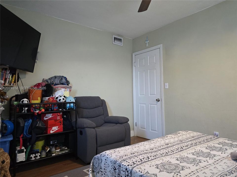 For Sale: $575,000 (3 beds, 2 baths, 1530 Square Feet)