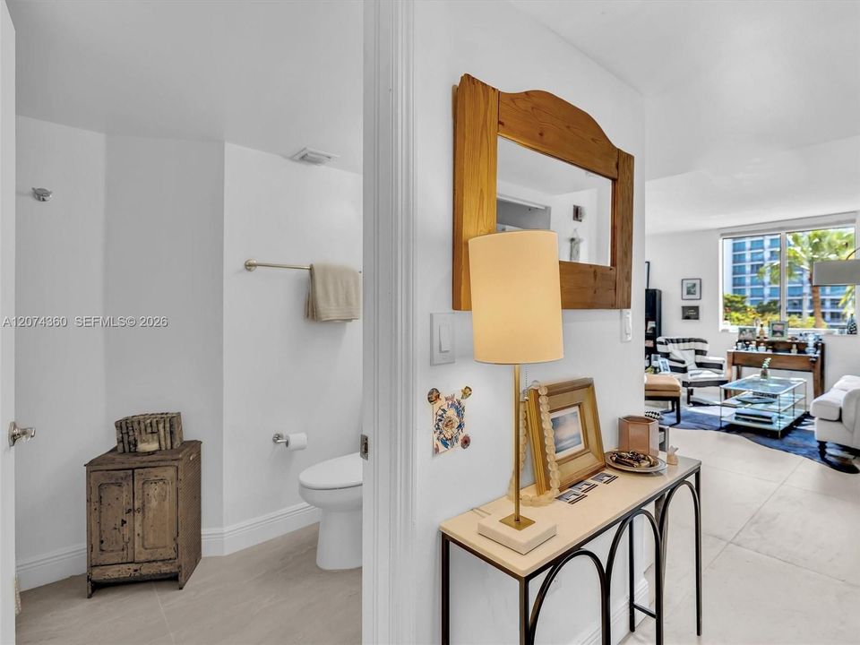 For Sale: $579,000 (2 beds, 2 baths, 950 Square Feet)