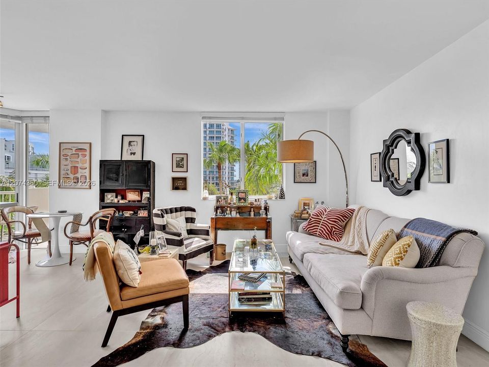 For Sale: $579,000 (2 beds, 2 baths, 950 Square Feet)