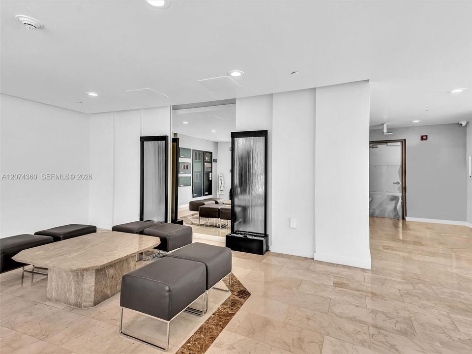 For Sale: $579,000 (2 beds, 2 baths, 950 Square Feet)