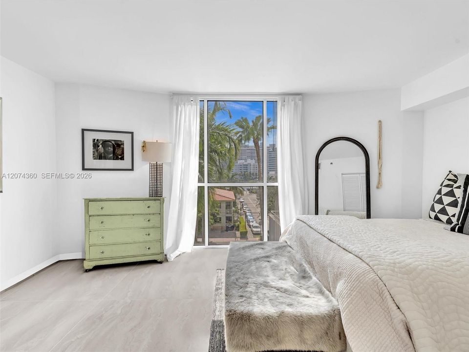 For Sale: $579,000 (2 beds, 2 baths, 950 Square Feet)