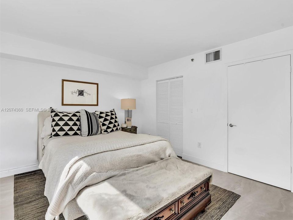 For Sale: $579,000 (2 beds, 2 baths, 950 Square Feet)
