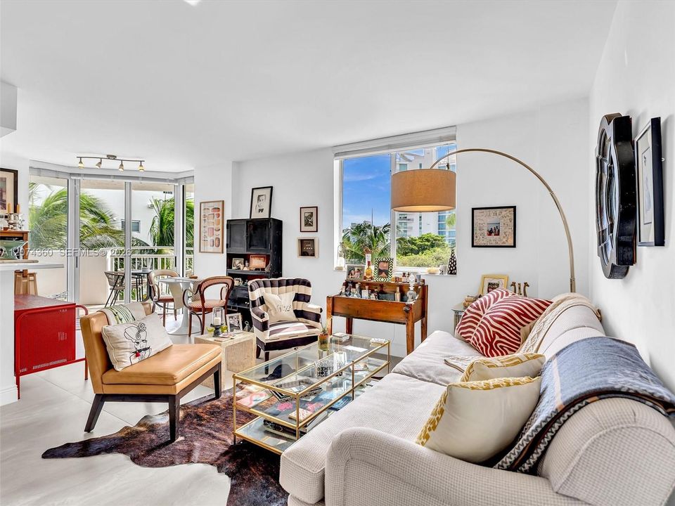 For Sale: $579,000 (2 beds, 2 baths, 950 Square Feet)