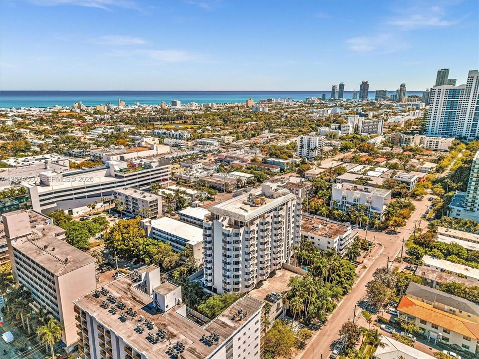 For Sale: $579,000 (2 beds, 2 baths, 950 Square Feet)