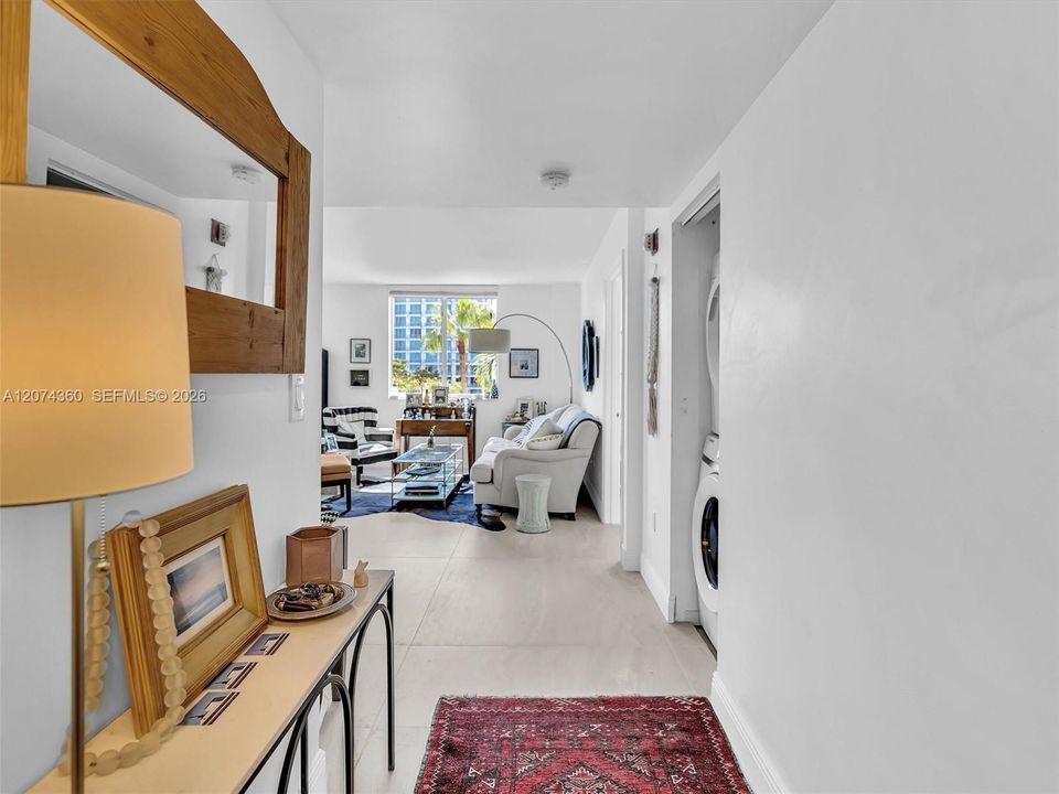 For Sale: $579,000 (2 beds, 2 baths, 950 Square Feet)