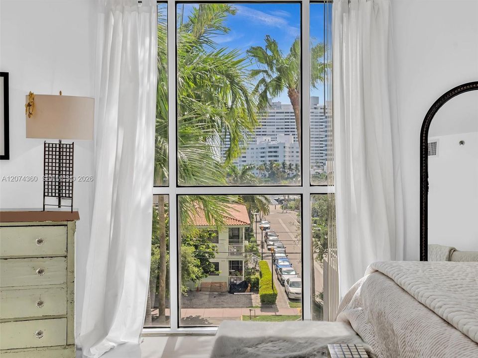 For Sale: $579,000 (2 beds, 2 baths, 950 Square Feet)