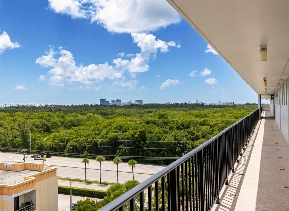 For Sale: $279,000 (1 beds, 1 baths, 792 Square Feet)