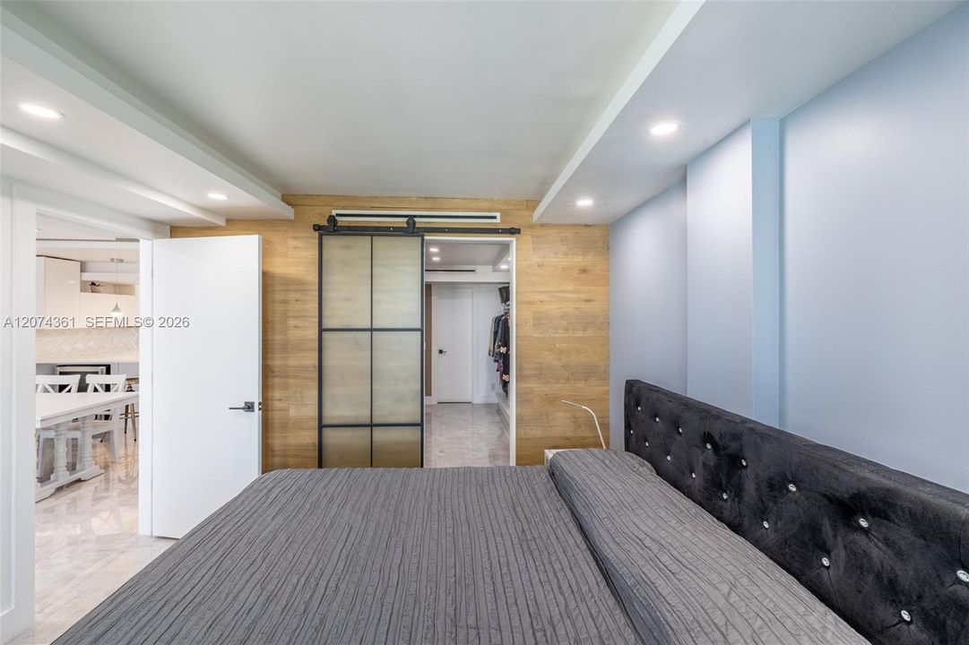 For Sale: $279,000 (1 beds, 1 baths, 792 Square Feet)