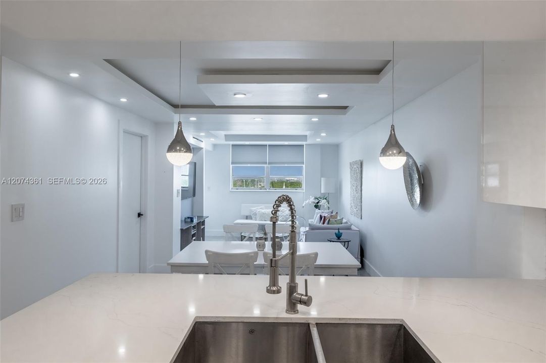For Sale: $279,000 (1 beds, 1 baths, 792 Square Feet)