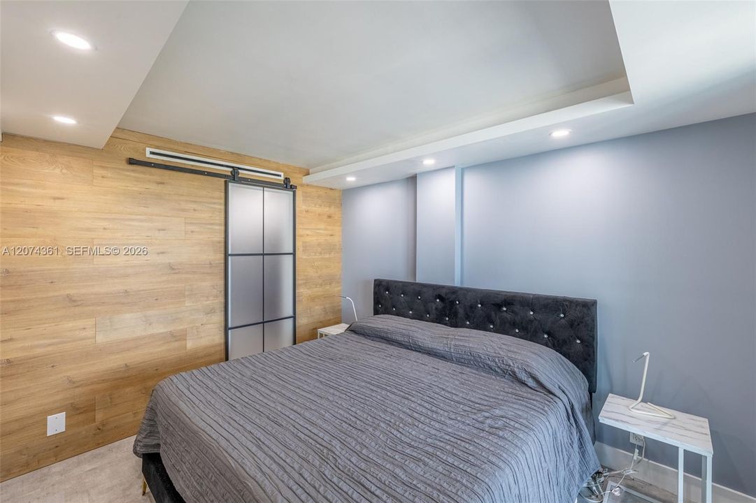 For Sale: $279,000 (1 beds, 1 baths, 792 Square Feet)