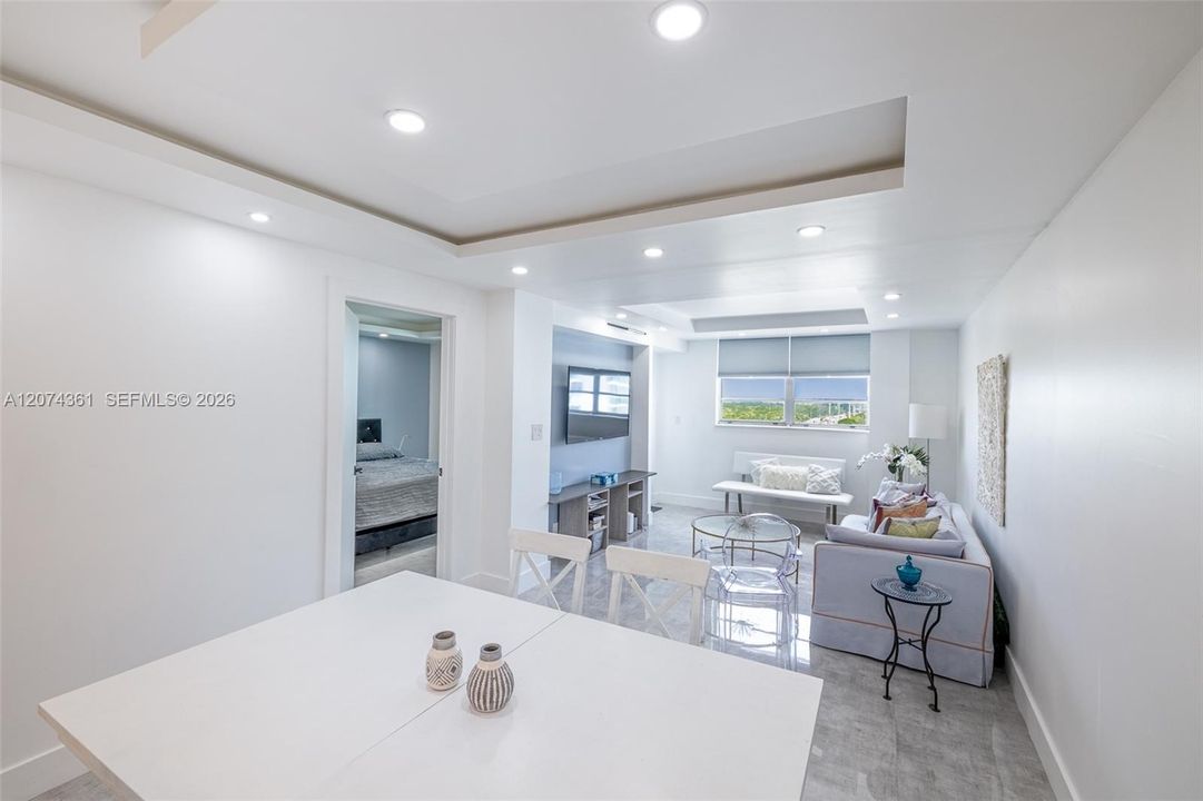 For Sale: $279,000 (1 beds, 1 baths, 792 Square Feet)