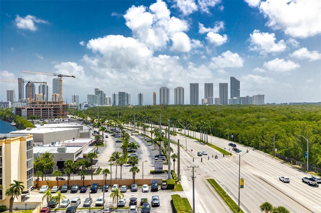 For Sale: $279,000 (1 beds, 1 baths, 792 Square Feet)