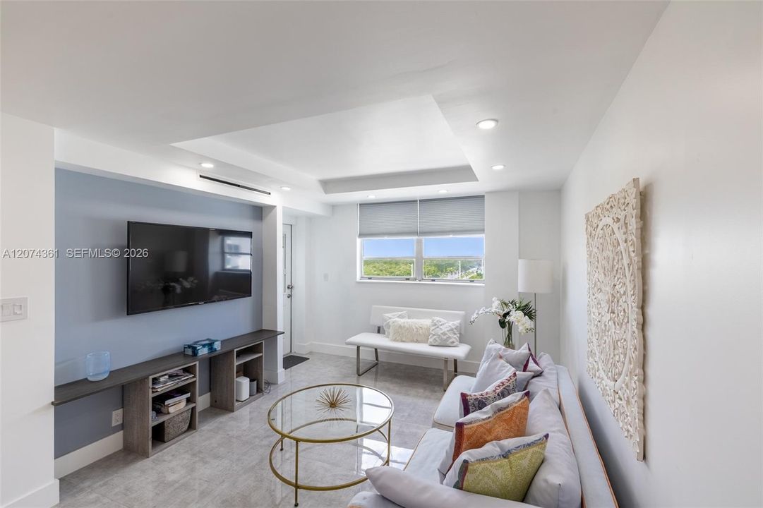 For Sale: $279,000 (1 beds, 1 baths, 792 Square Feet)