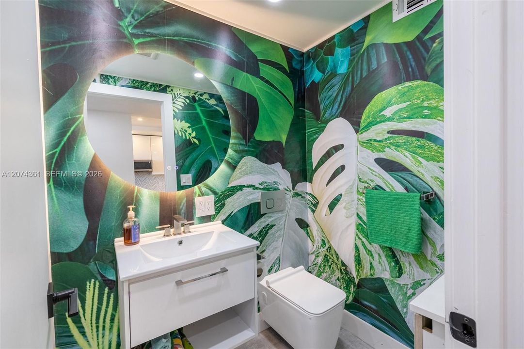 For Sale: $279,000 (1 beds, 1 baths, 792 Square Feet)