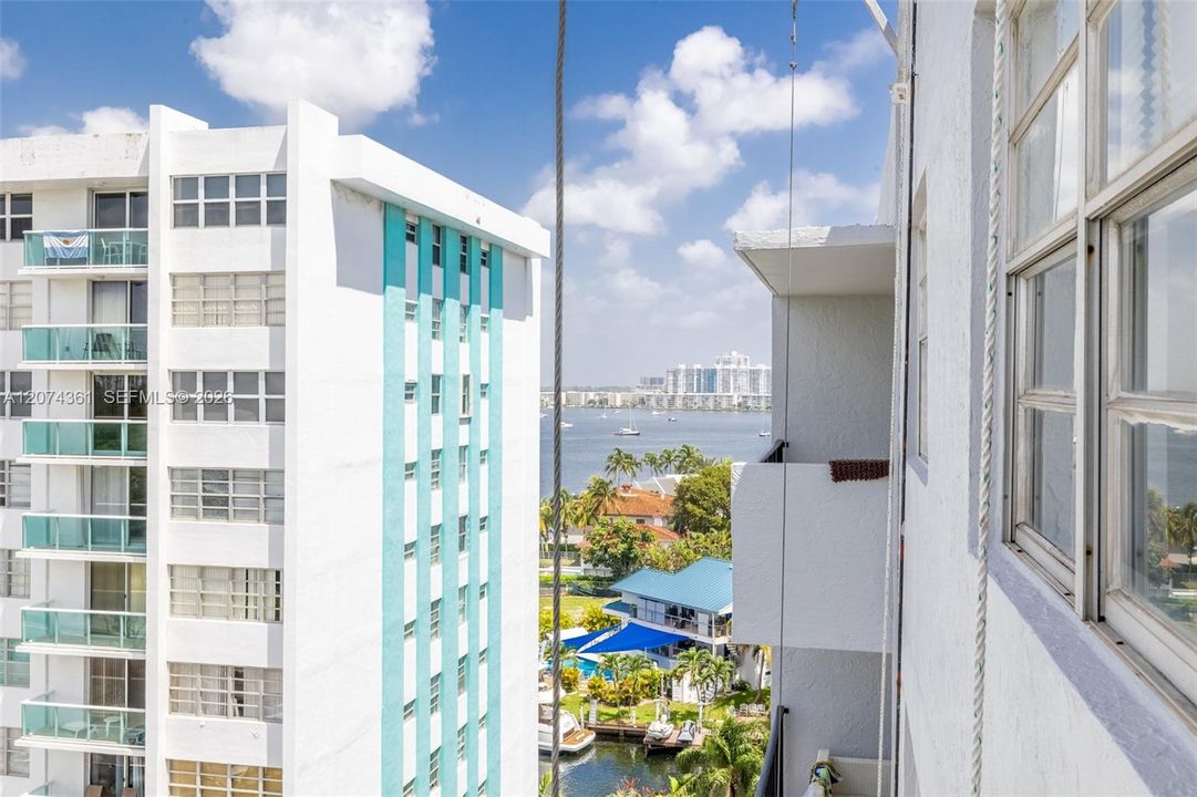 For Sale: $279,000 (1 beds, 1 baths, 792 Square Feet)