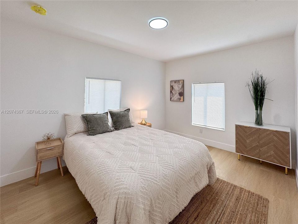 For Sale: $489,000 (3 beds, 2 baths, 989 Square Feet)