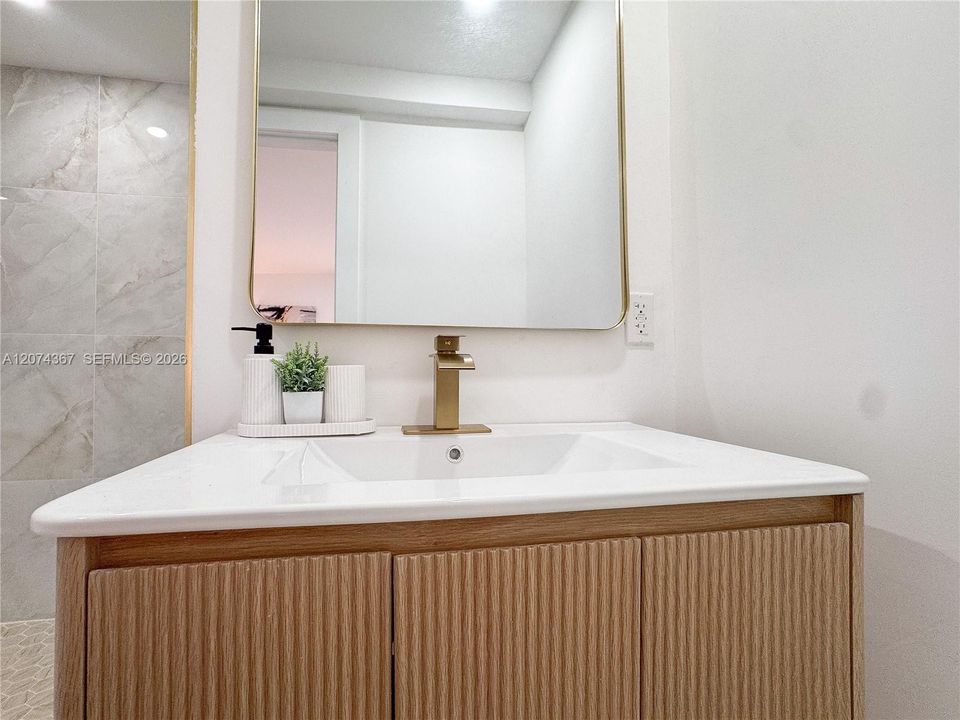 For Sale: $489,000 (3 beds, 2 baths, 989 Square Feet)