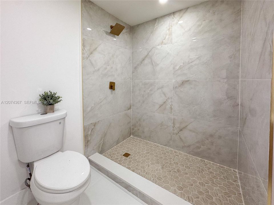 For Sale: $489,000 (3 beds, 2 baths, 989 Square Feet)