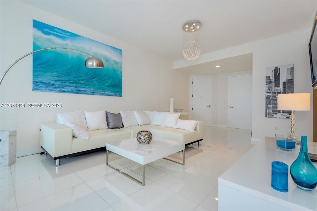 For Rent: $8,500 (2 beds, 2 baths, 1722 Square Feet)