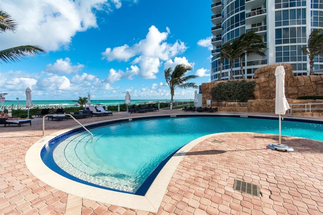 For Rent: $8,500 (2 beds, 2 baths, 1722 Square Feet)