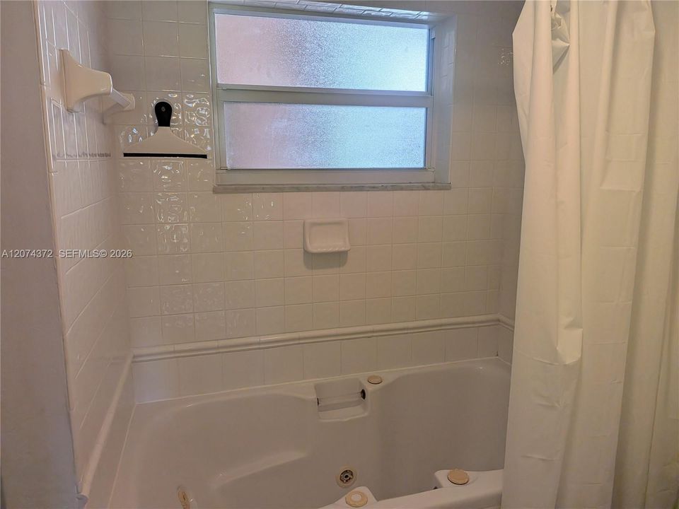 На продажу: $99,990 (1 спален, 1 ванн, 645 Квадратных фут)