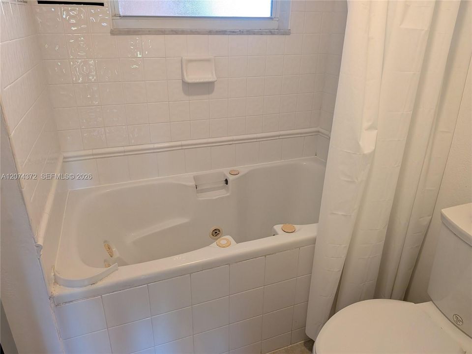 На продажу: $99,990 (1 спален, 1 ванн, 645 Квадратных фут)