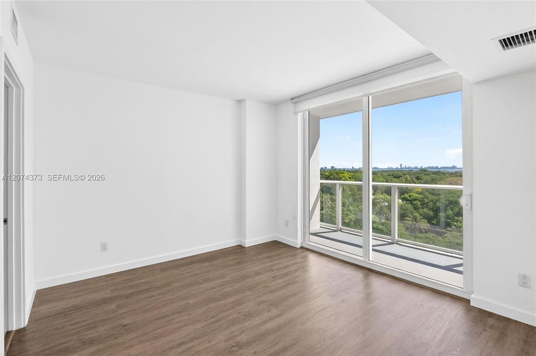 For Rent: $2,850 (1 beds, 1 baths, 730 Square Feet)