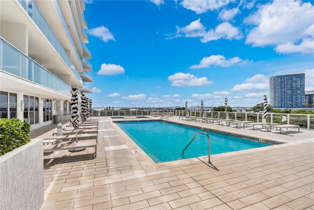For Rent: $2,850 (1 beds, 1 baths, 730 Square Feet)