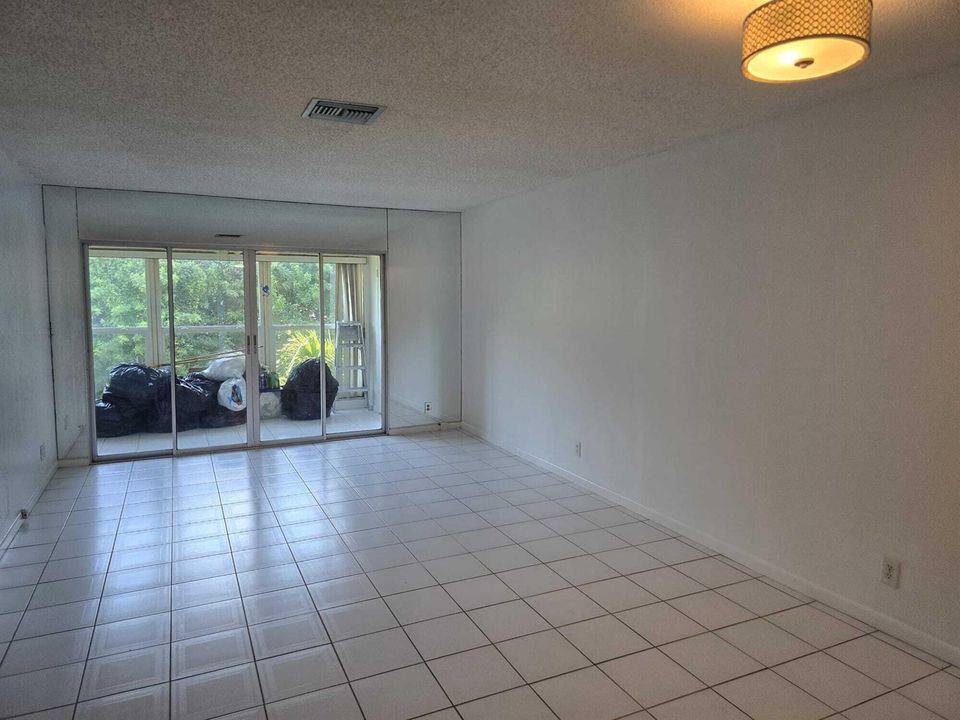 13696 Living Room Sun Room