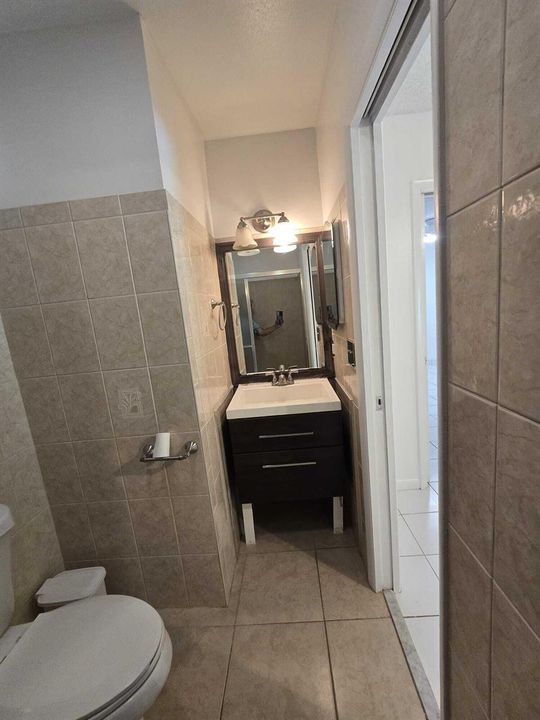 13696 Second Bathroom2