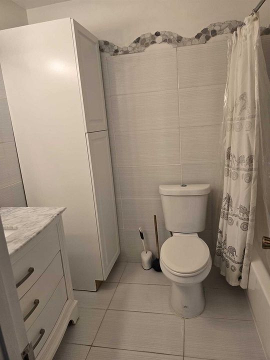 13696 Primary Bath2