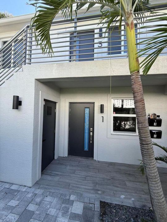 3805Olive1entrance