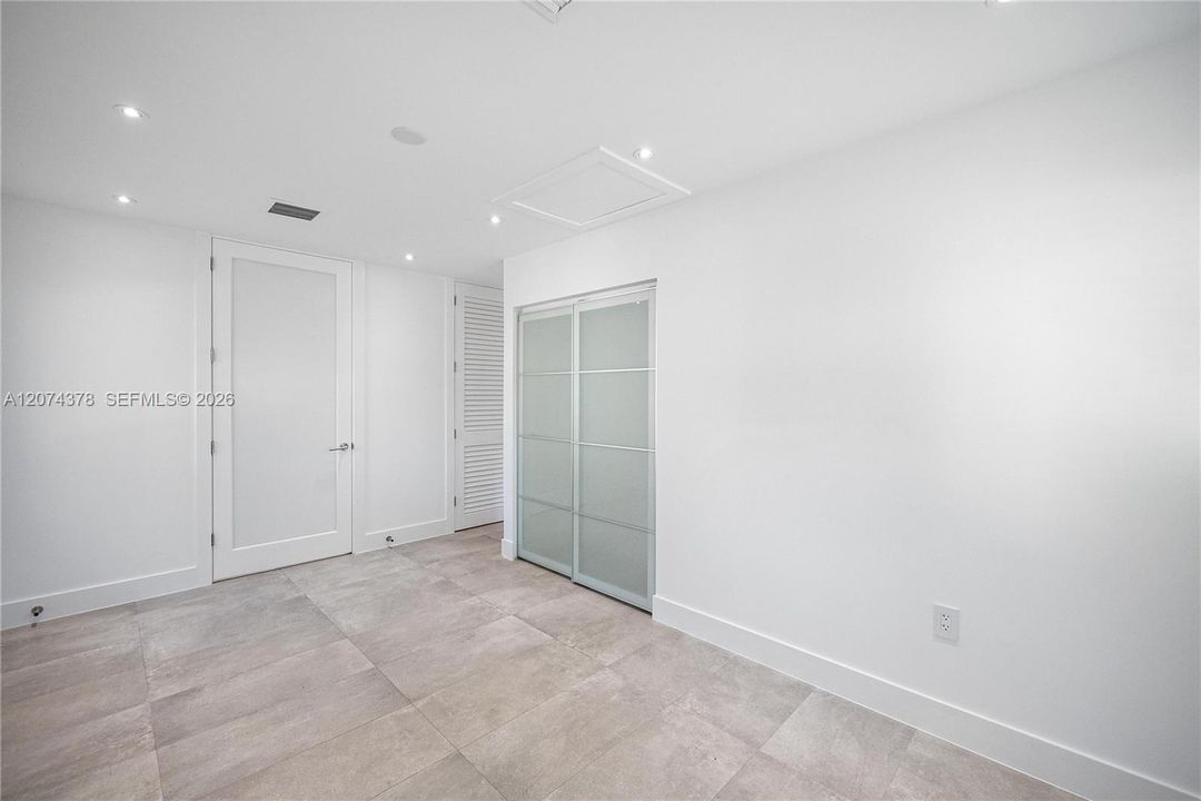 For Rent: $12,000 (5 beds, 3 baths, 3002 Square Feet)