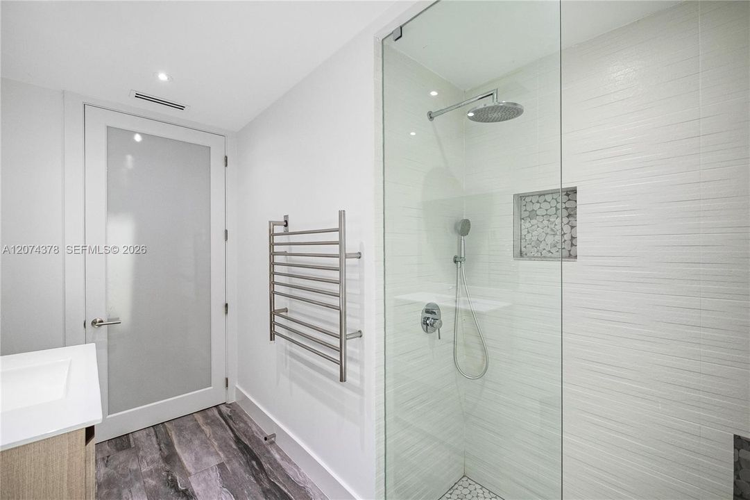 For Rent: $12,000 (5 beds, 3 baths, 3002 Square Feet)