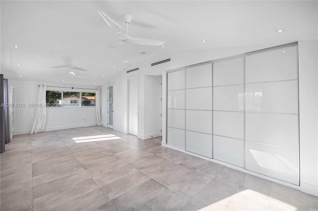 For Rent: $12,000 (5 beds, 3 baths, 3002 Square Feet)
