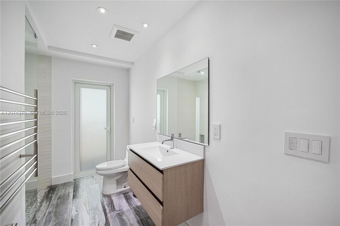 For Rent: $12,000 (5 beds, 3 baths, 3002 Square Feet)