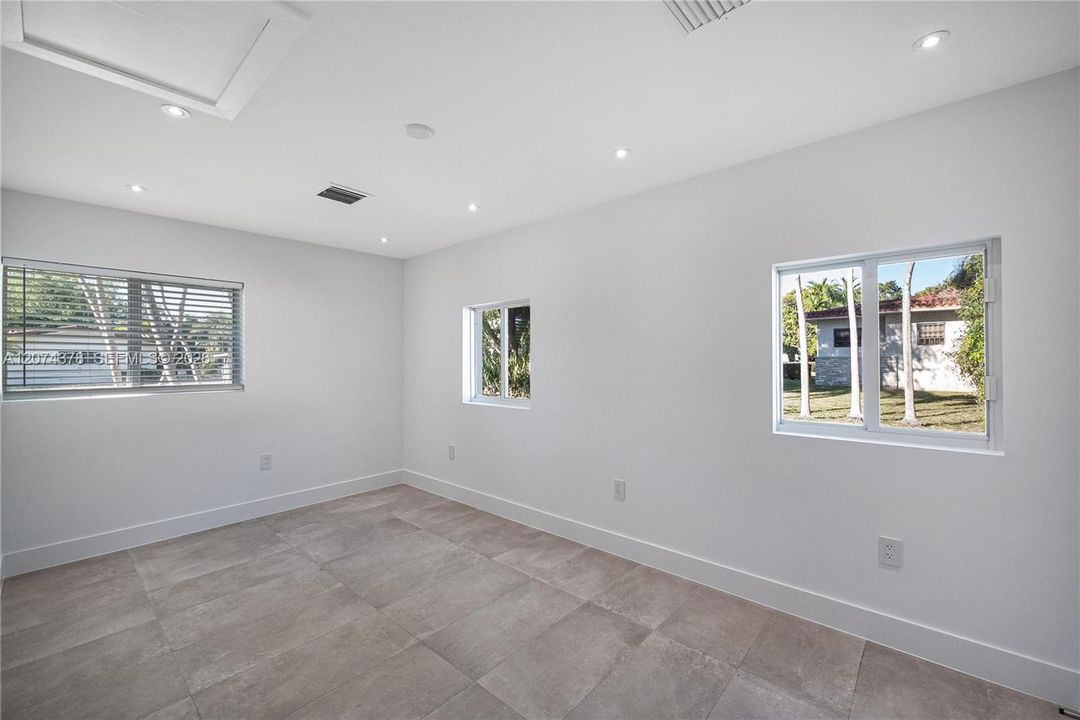 For Rent: $12,000 (5 beds, 3 baths, 3002 Square Feet)