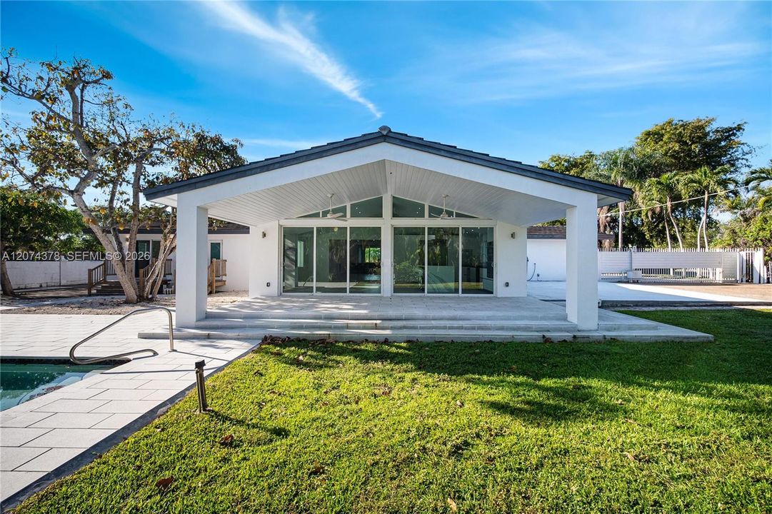 For Rent: $12,000 (5 beds, 3 baths, 3002 Square Feet)