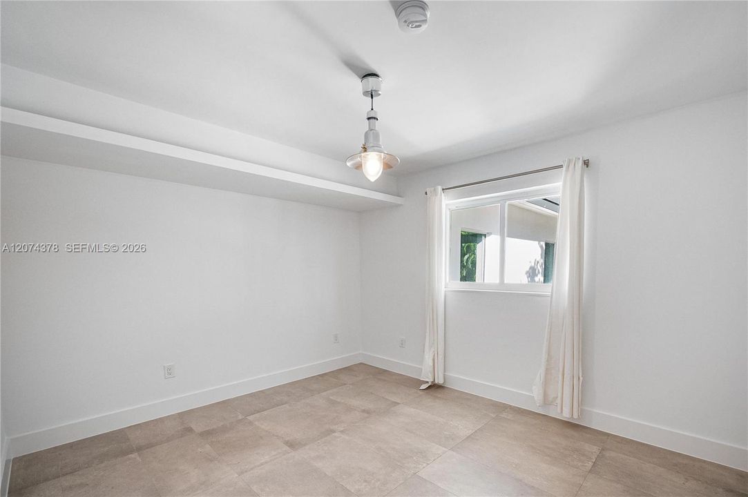 For Rent: $12,000 (5 beds, 3 baths, 3002 Square Feet)