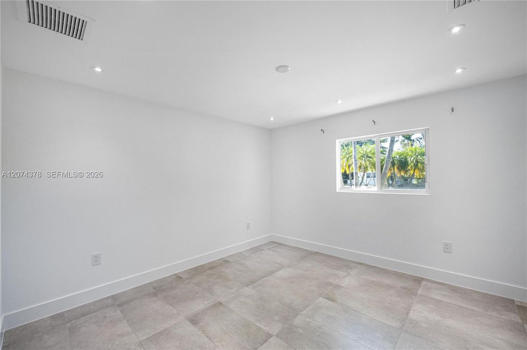For Rent: $12,000 (5 beds, 3 baths, 3002 Square Feet)