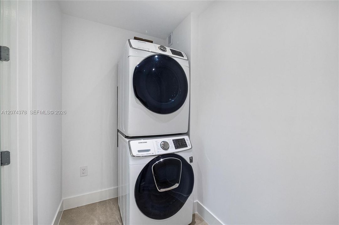 For Rent: $12,000 (5 beds, 3 baths, 3002 Square Feet)