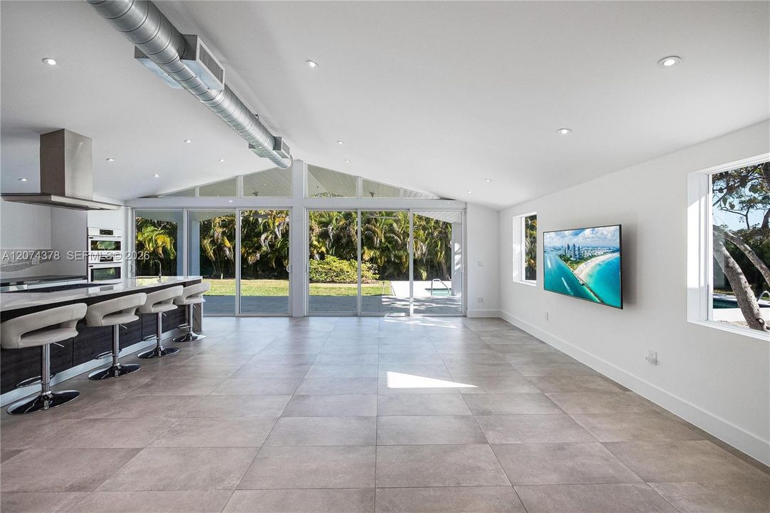 For Rent: $12,000 (5 beds, 3 baths, 3002 Square Feet)