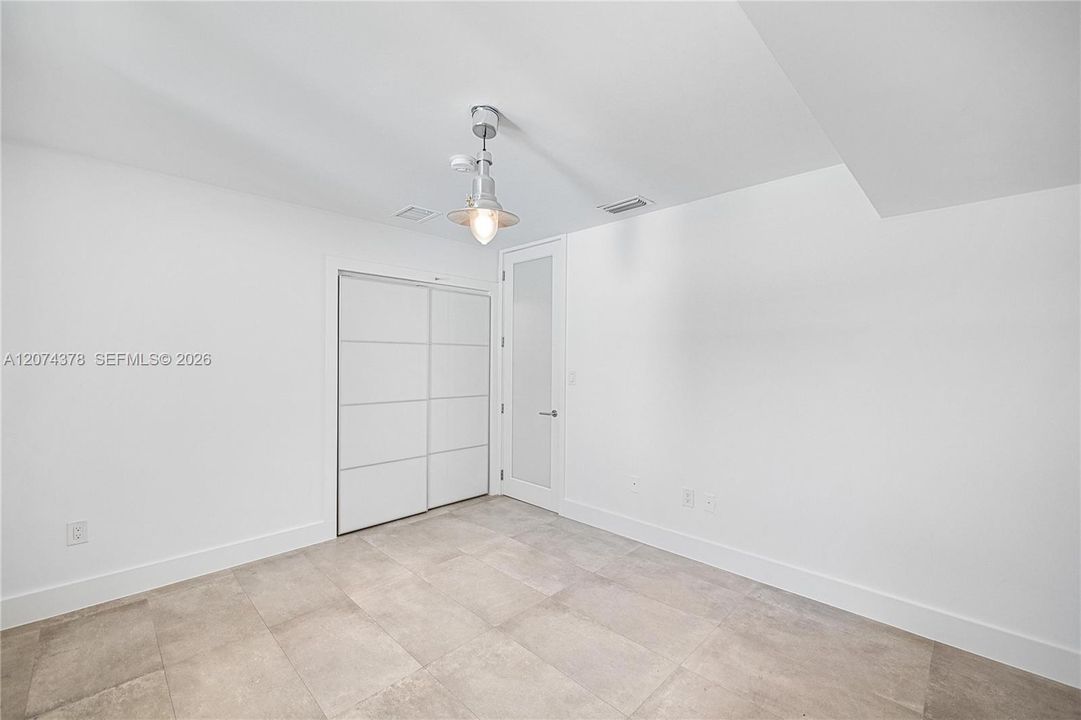 For Rent: $12,000 (5 beds, 3 baths, 3002 Square Feet)