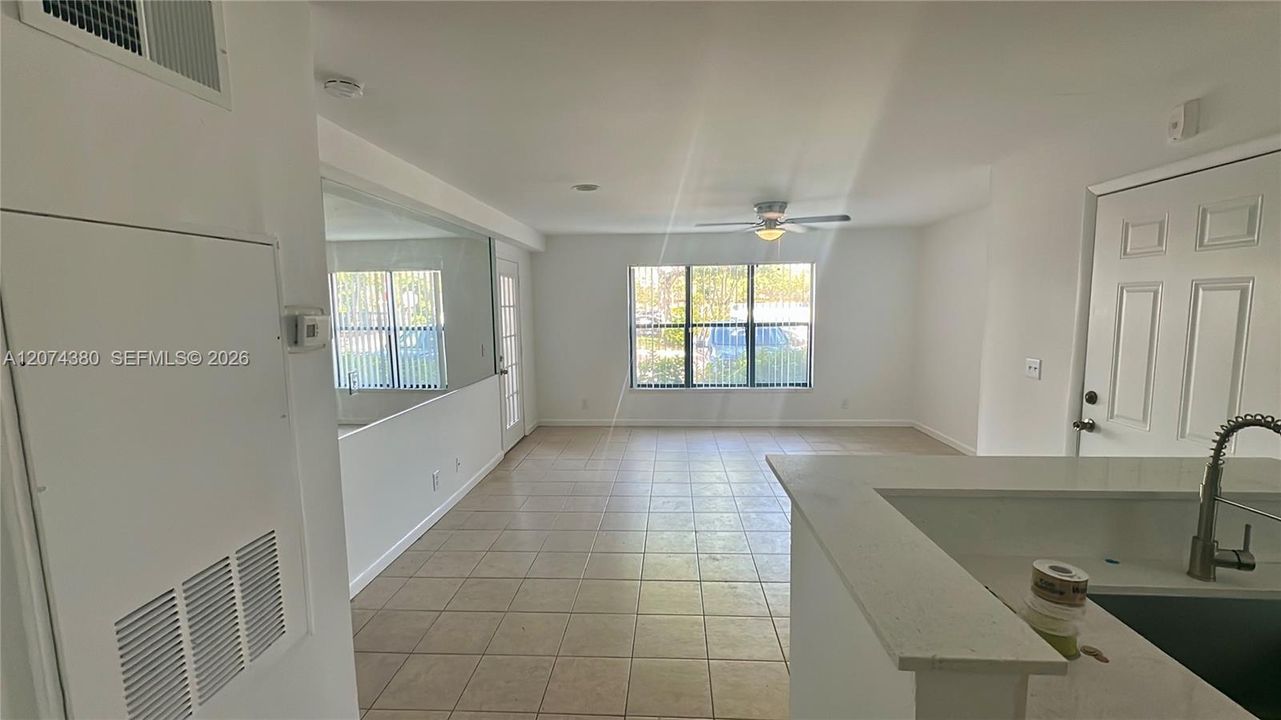 For Rent: $1,750 (1 beds, 1 baths, 595 Square Feet)