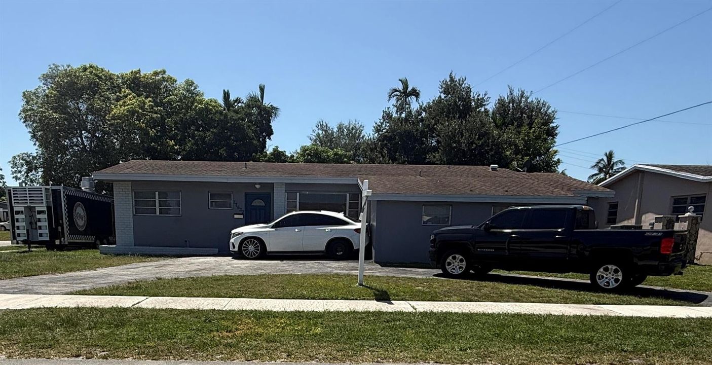 RScreen 17630 NW 14th Ct photo