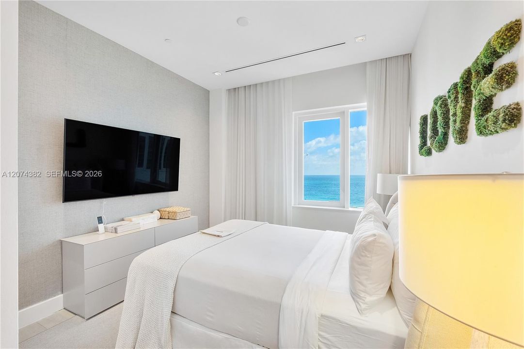 For Sale: $7,990,000 (3 beds, 3 baths, 2295 Square Feet)