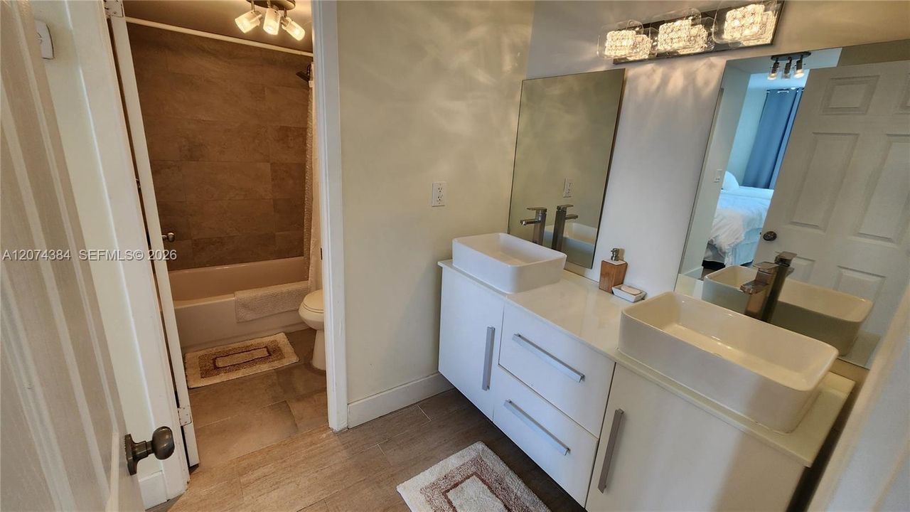 For Rent: $2,350 (1 beds, 1 baths, 762 Square Feet)